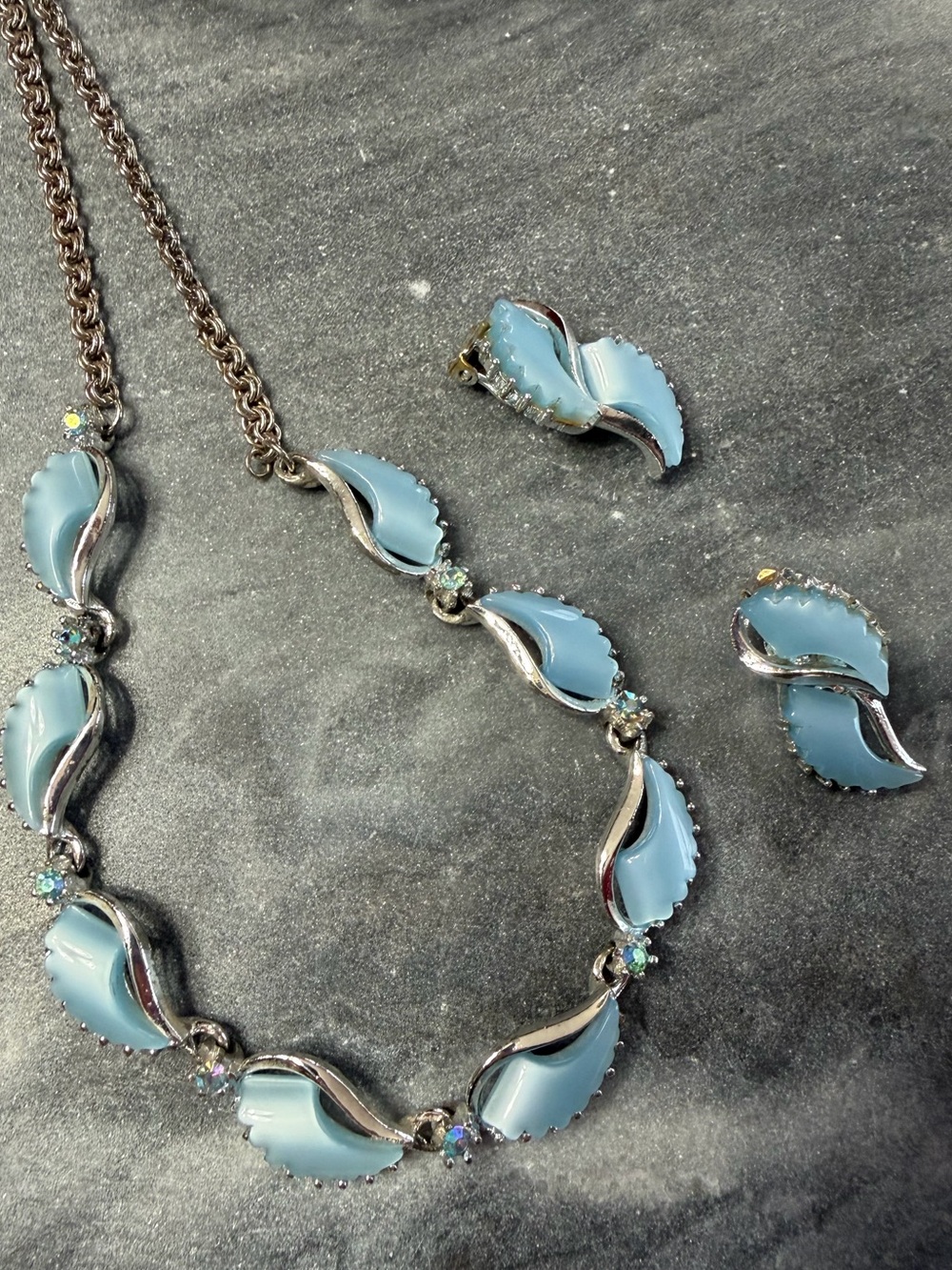 Vintage Baby Blue Thermoset Moonglow Lucite Necklace Clip on Earrings Set - Picture 9 of 10
